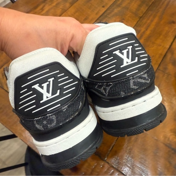 Louis Vuitton casual comfortable sneaker - Picture 4 of 4